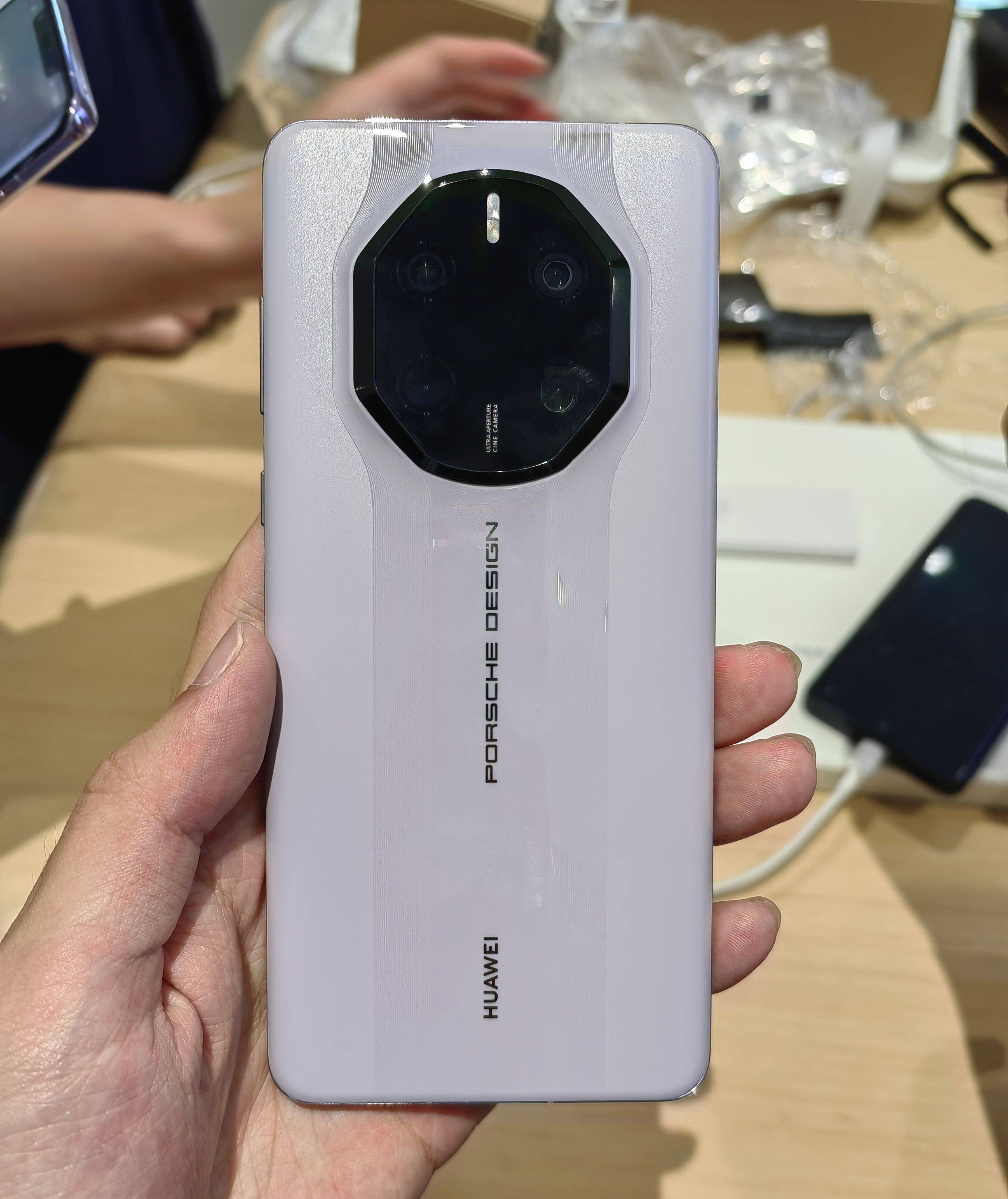 华为mate 50真机上手,自研技术越来越多,比苹果14更香!