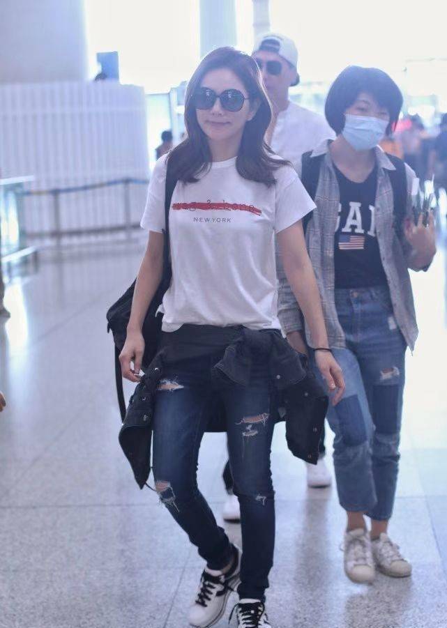 1米9身高穿衬衣像偶像剧男主,她外八走姿太男人了_造型_实用性_身材