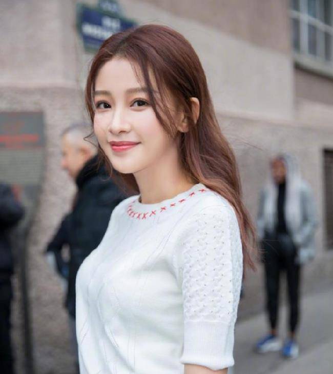 因长相漂亮,经纪人将她介绍给自己的儿子,婚后影帝老公都没她红_孙怡