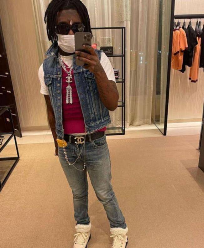 表演时遭粉丝暴力扯下,流血中断演唱_vert_lil_uzi