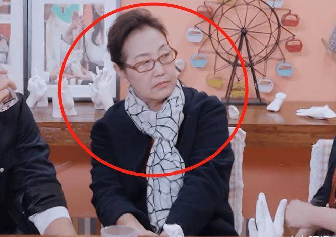 50岁陈松伶没生娃,张妈妈说享辣眼天伦之乐,她的表情成焦点_张铎_婆婆