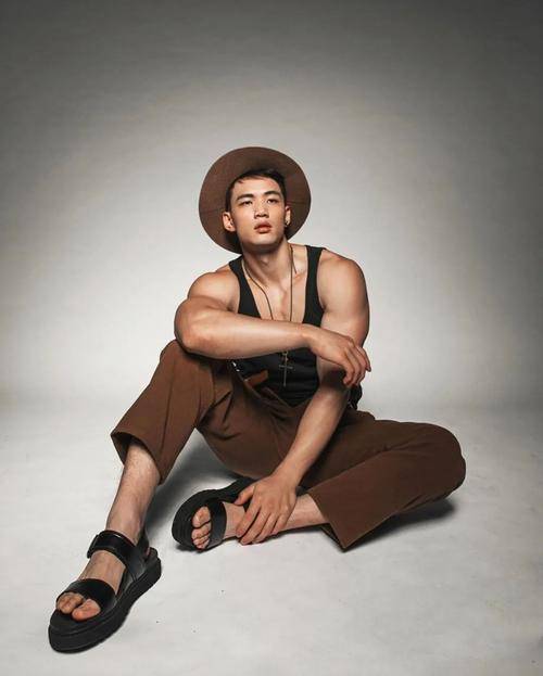 他一夜爆火,因新晋杜蕾斯男模出名,凭什么他可以代言杜蕾斯_身材_肌肉