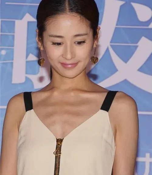 5位"圆脸显胖"的女星,有人80斤上镜120斤,有人被称"福气脸"_赵露思