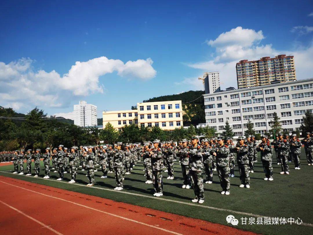 甘泉縣初級中學舉行2022級新生入學教育彙報展演_生活_年級_孩子