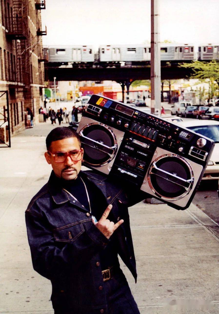 老照片:80年代纽约街头的潮男潮女_卡片_世界_历史