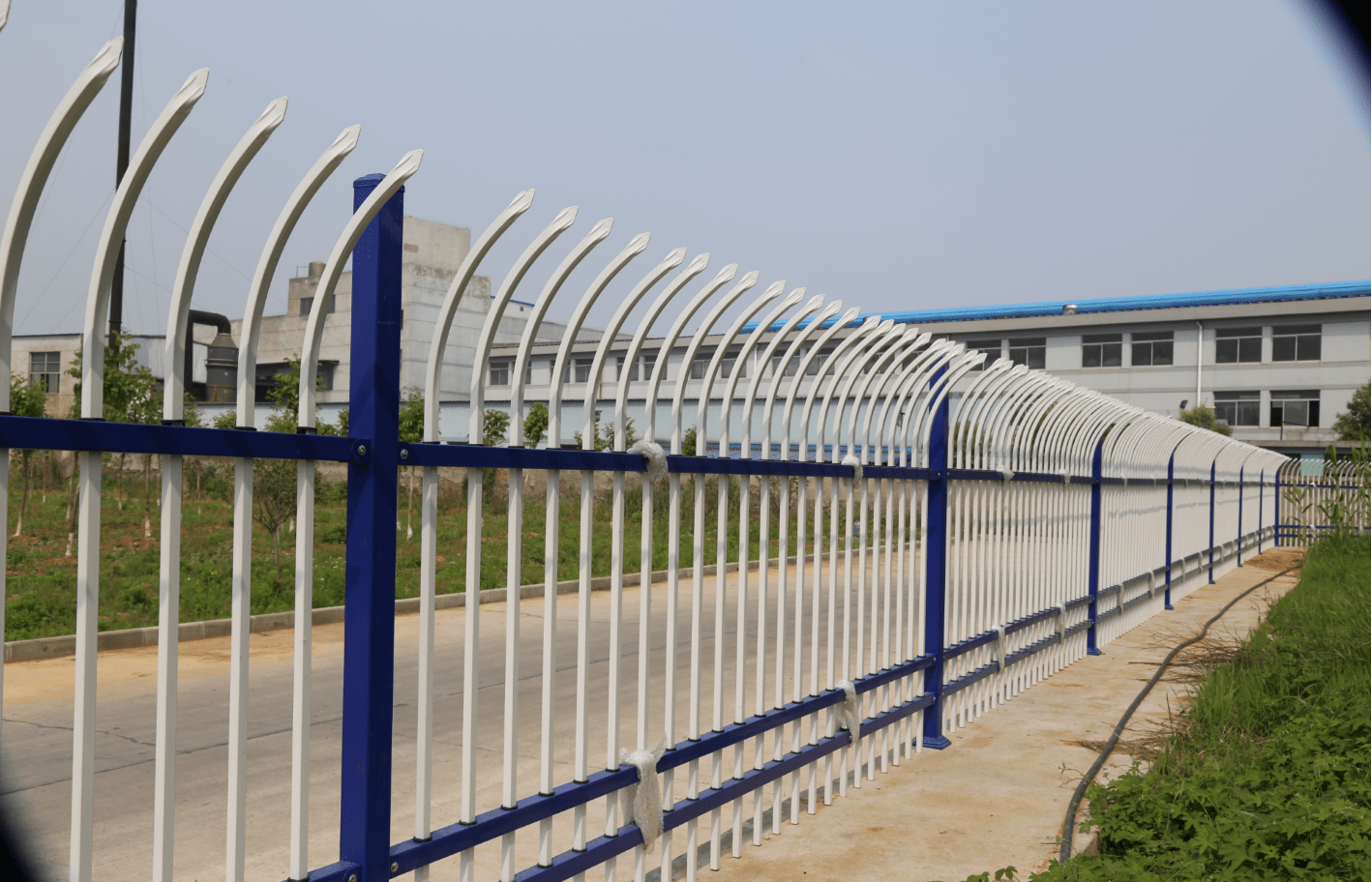 双弯防爬锌钢围墙护栏效果怎么样