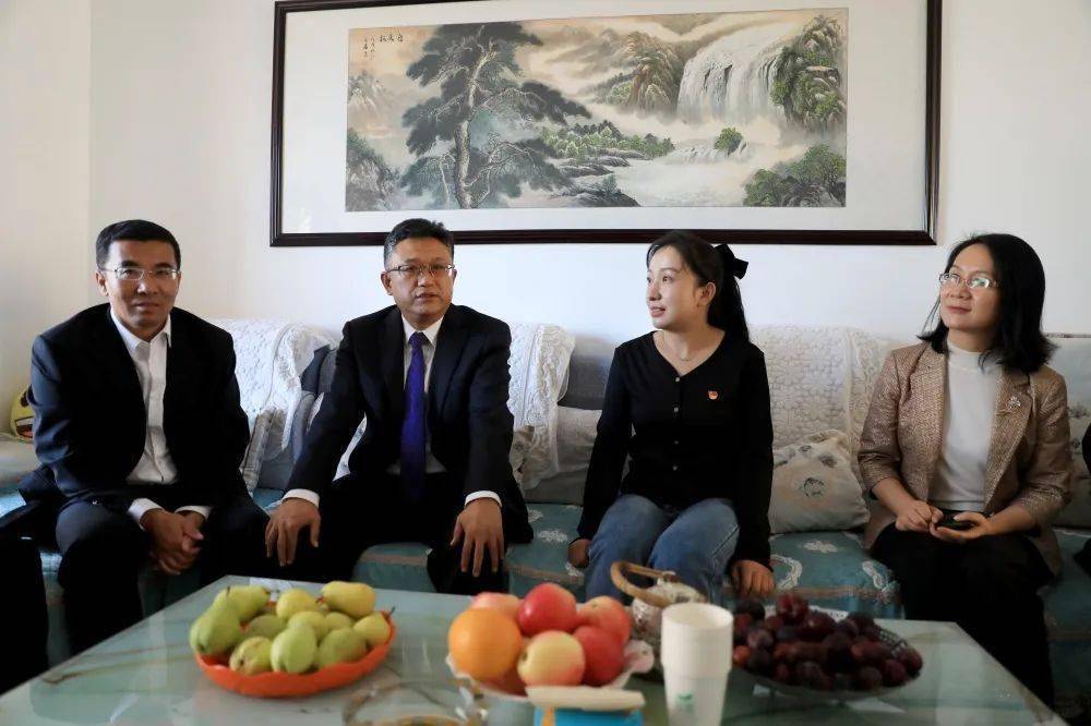 固原市领导开展教师节慰问活动 向全市广大教师致以节日祝福_固原一中