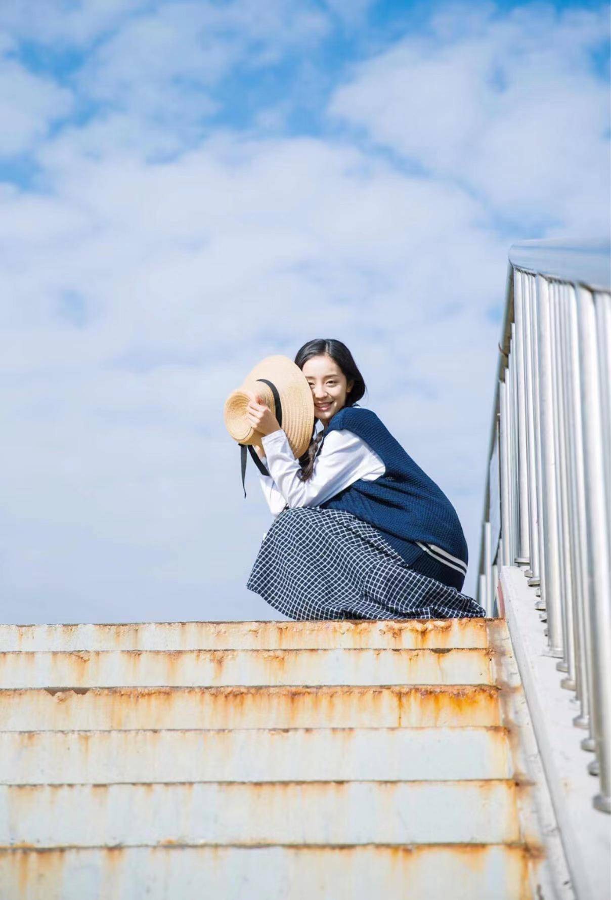 一个人拍照不用为姿势发愁,好看出彩的拍照姿势,路边拍照也适用_仰拍