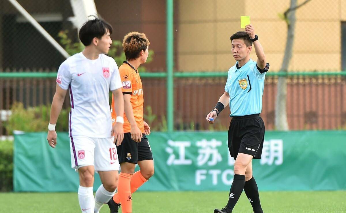 20岁国青前锋加盟武汉,昔日留洋曾6场进13球_刘俊贤_方浩_联赛