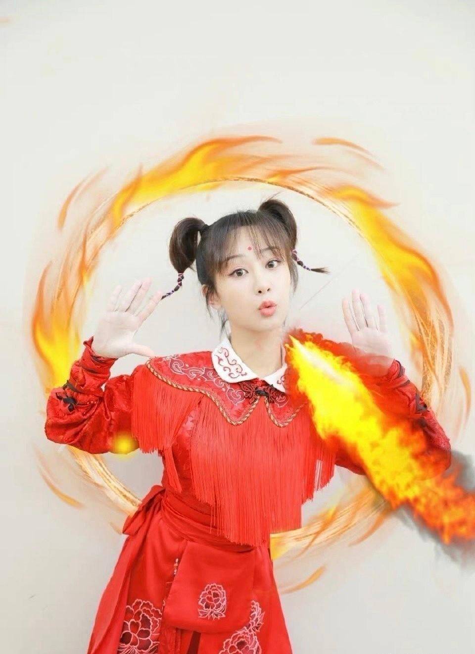 杨紫太可爱了吧,认真辨认红孩儿和哪吒的区别,细节记得好清楚_喷火