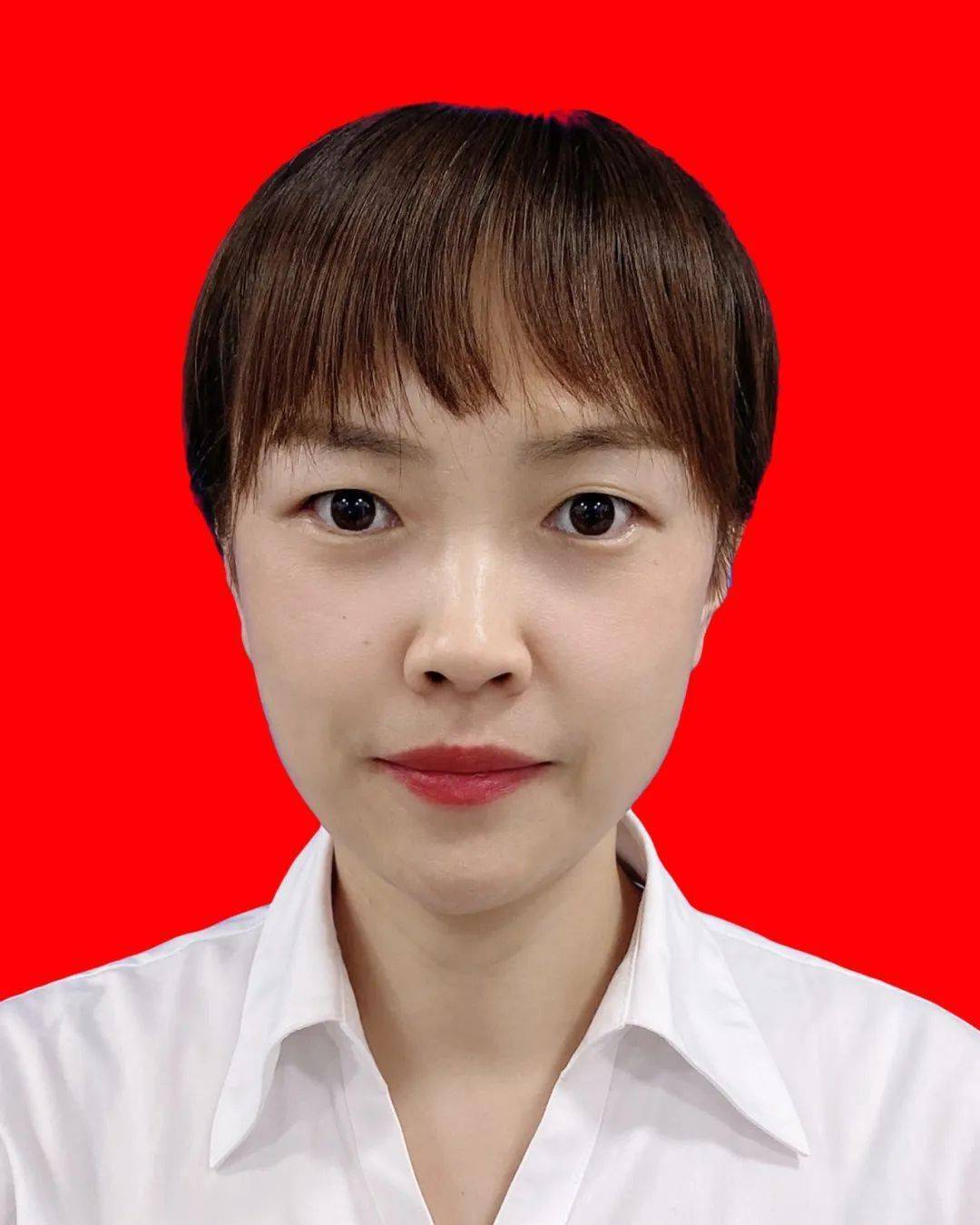 朱亚丽,女,本科学历,容城镇东牛小学副校长,担任语