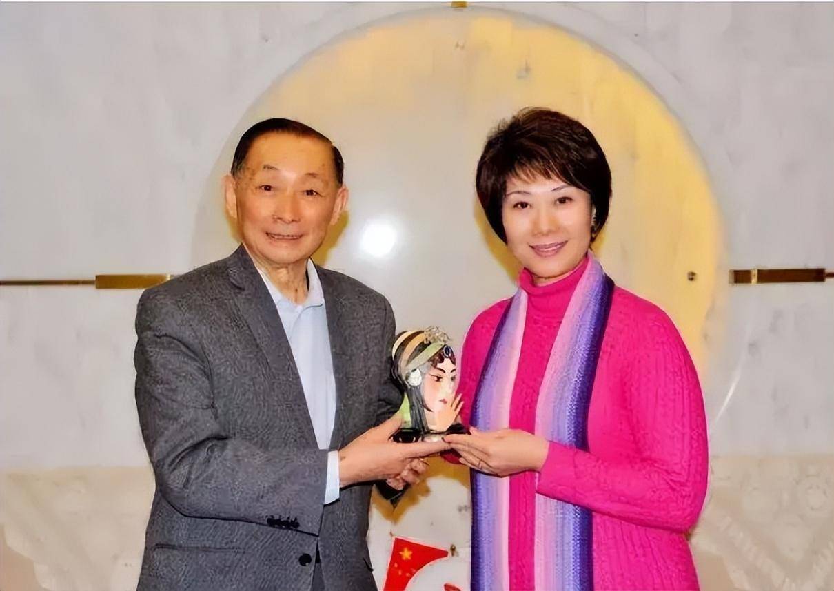有人离婚,有人自杀离世,有人年近60未婚_李胜素_京剧_史依弘