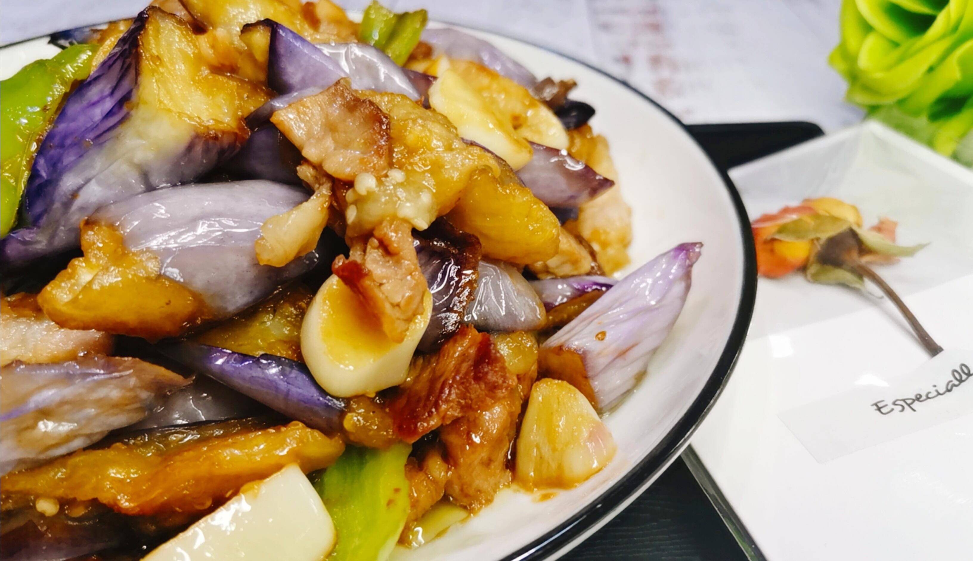 爱吃茄子的人有口福了,推荐这种做法,绝对的"米饭杀手"_青尖椒_五花肉