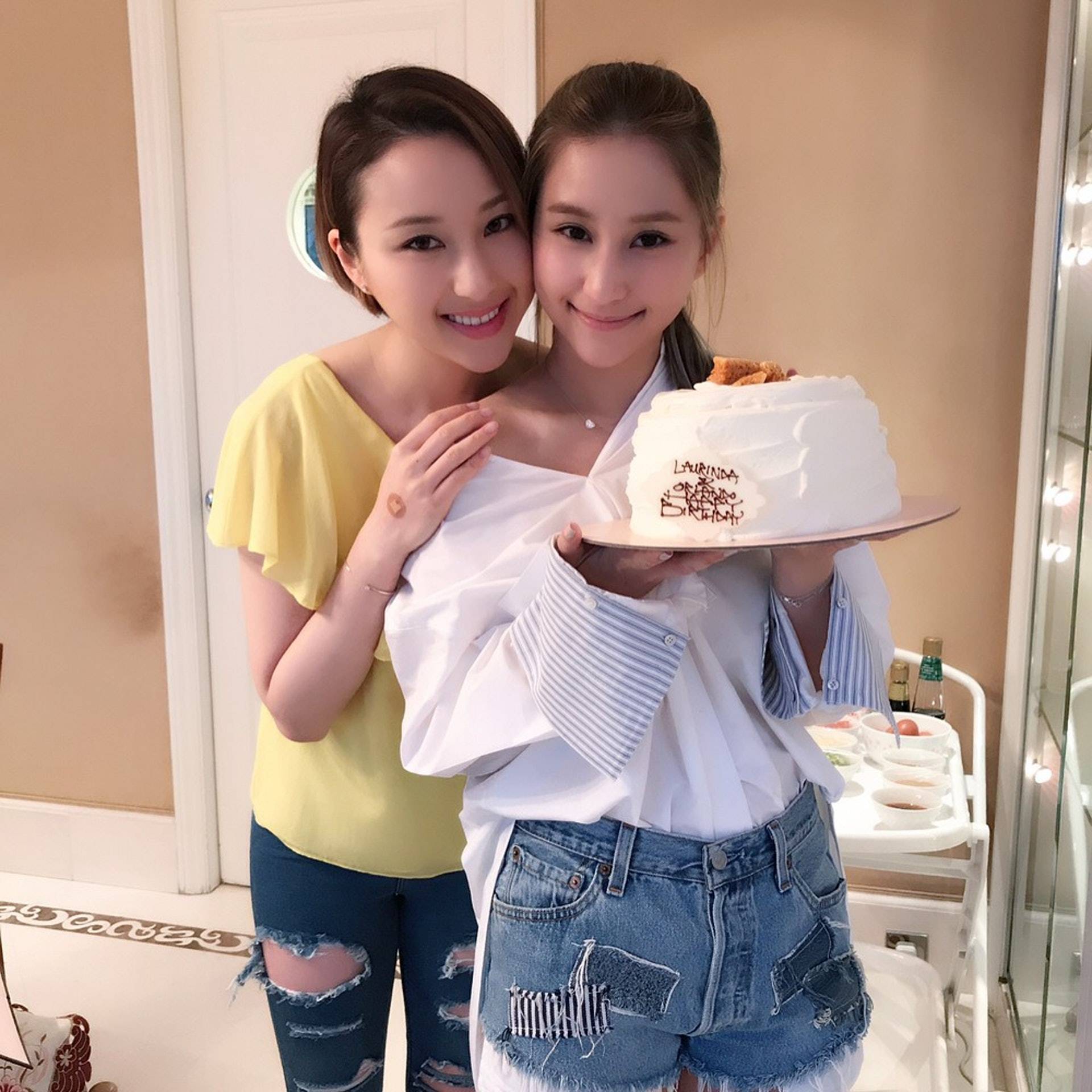 港媒曝赌王三房千金何超云答应"平民"男友求婚,男方是消防队长_陈山聪