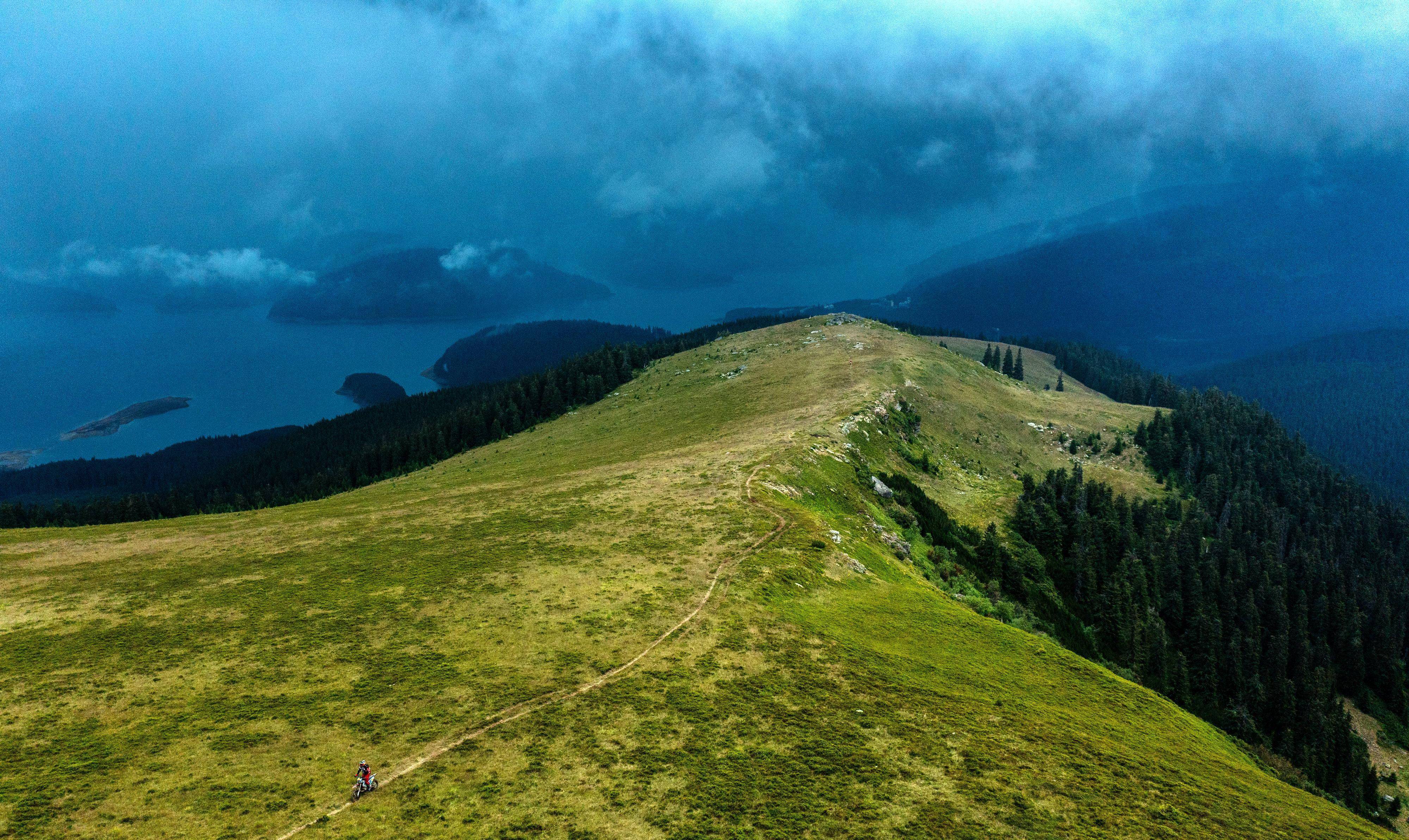 2022redbullromancenduro:喀尔巴阡山风景