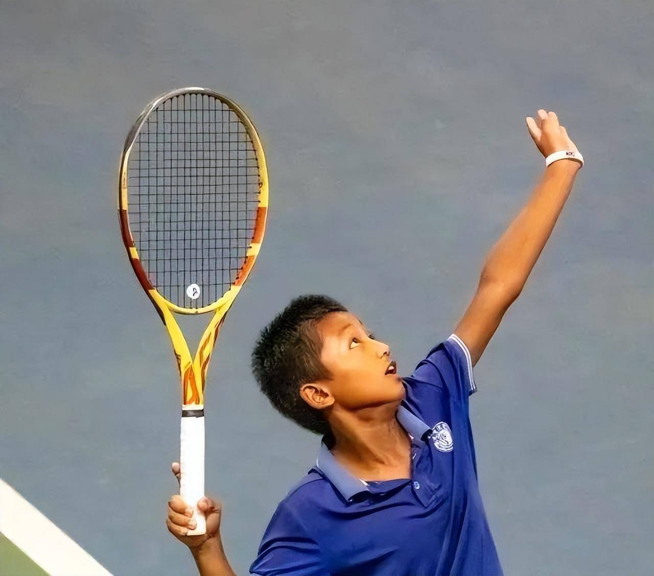 这个背背篓的网球少年,夺冠了_张晓洪_王发_赛场