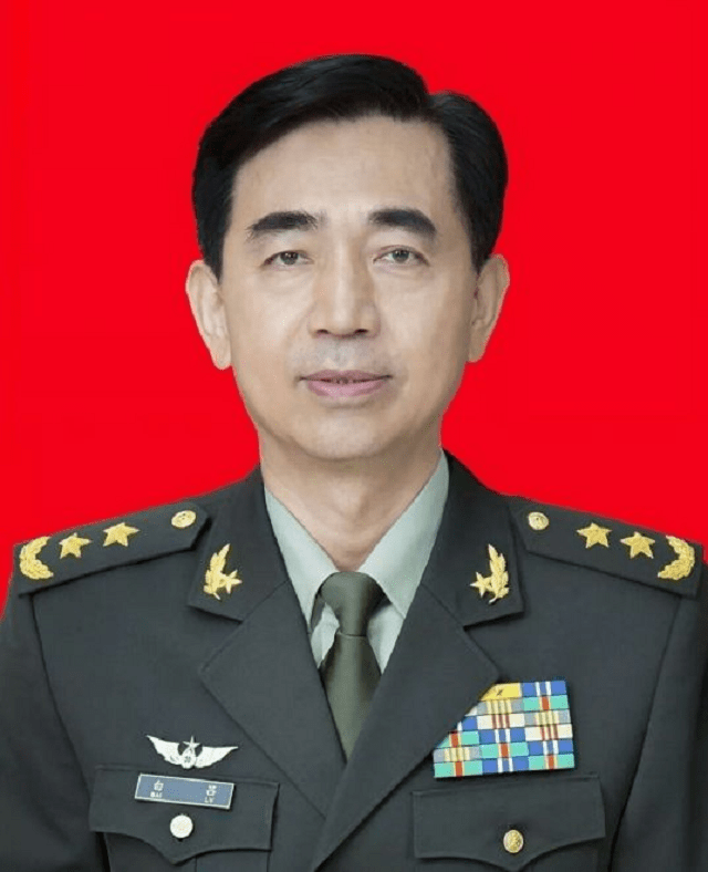 2001年,列车上他勇斗76名歹徒,事后默默归队,6年后才被发现_白政委