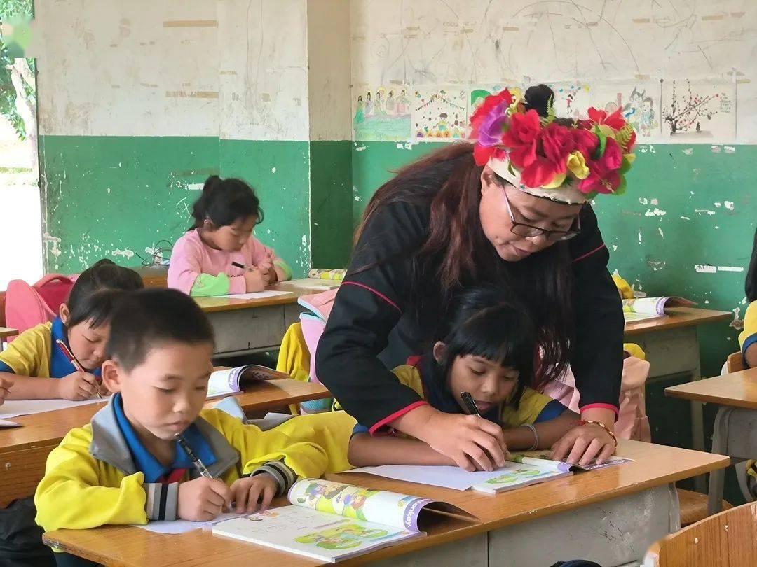 【新时代教师风采】杨芳:做乡村教育的探索者和追梦人_教学_小学_工作