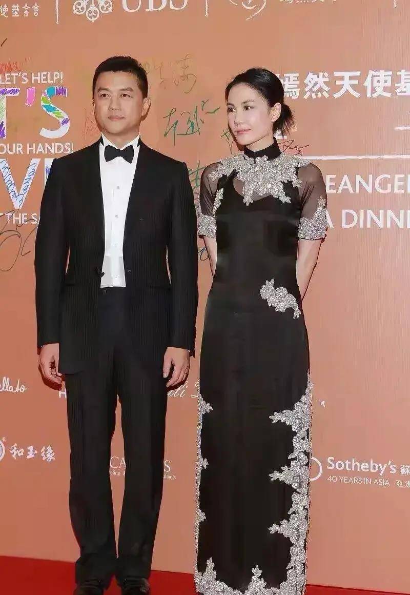 有一种美叫"王菲穿旗袍"!端庄优雅,惊艳又迷人_修适_大气_身材