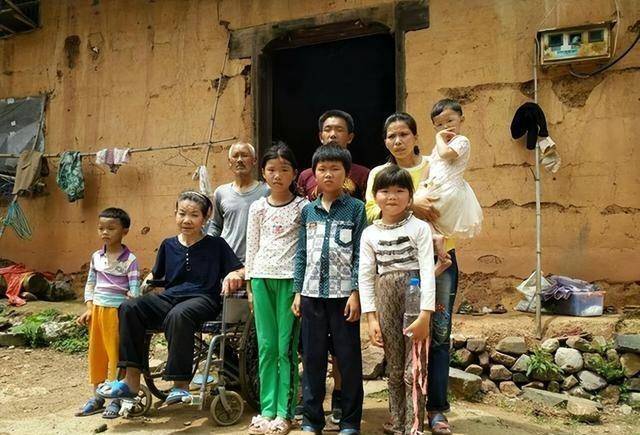 真实的"二舅":692分考上人大,失业21年,与5个孩子靠低保生活_伍继红