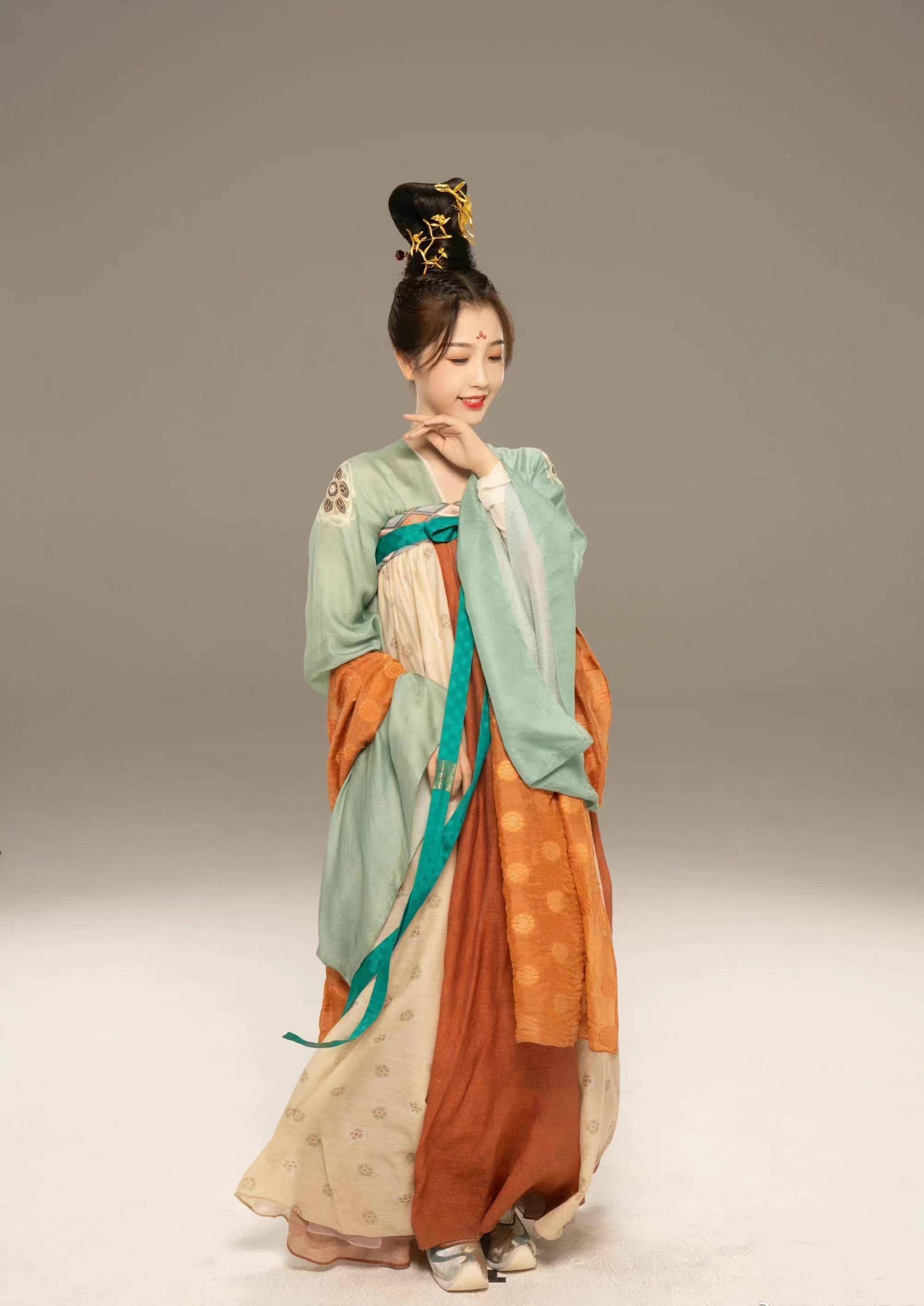 虞书欣古代装可爱甜美,现代装冷艳时尚,你爱哪一款?_颜色_古装_造型