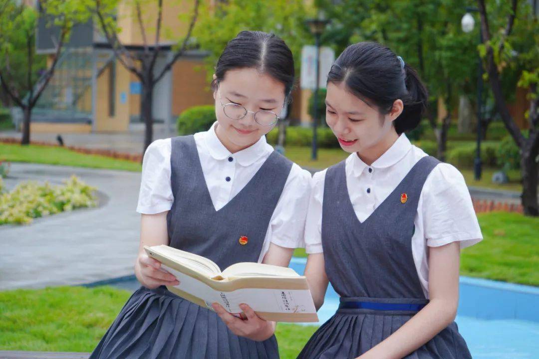 2021年,学校"远景教育"的内涵进一步得到延伸,景苑中学提出"五大"素养