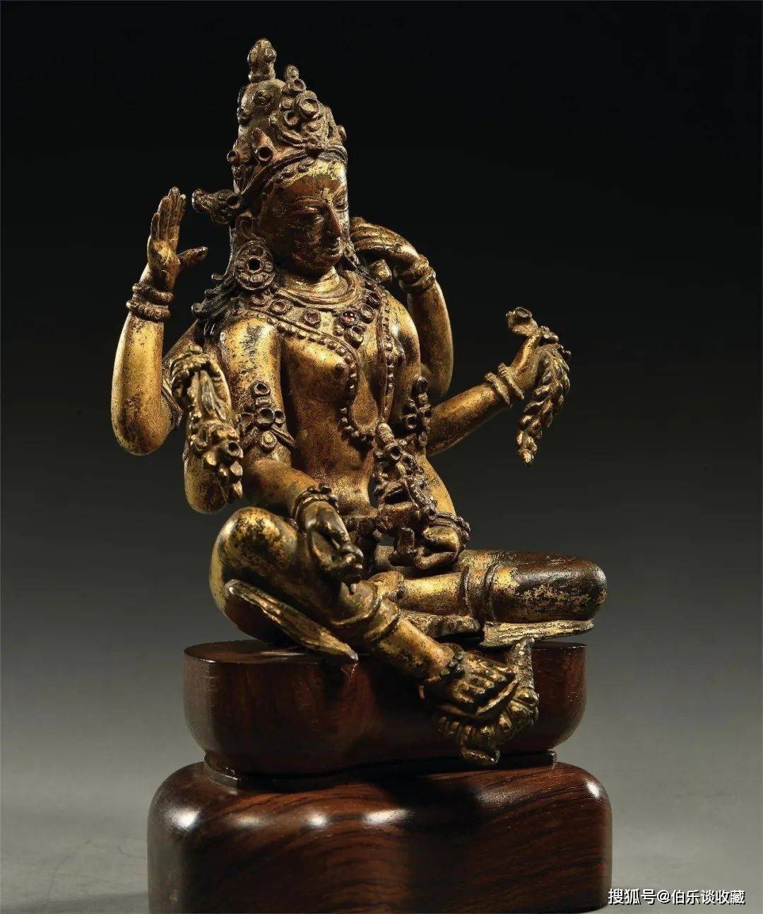 佛母是藏传佛教财宝本尊之一,专司世间的财富,又称财源天母,持世菩萨