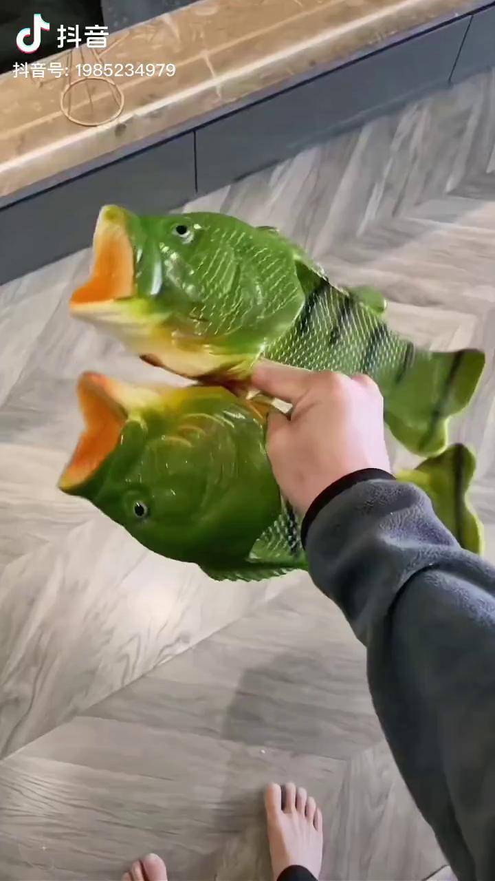 男朋友给我买的这双咸鱼拖鞋,刚开始我是拒绝的,但穿起来,发现还是蛮