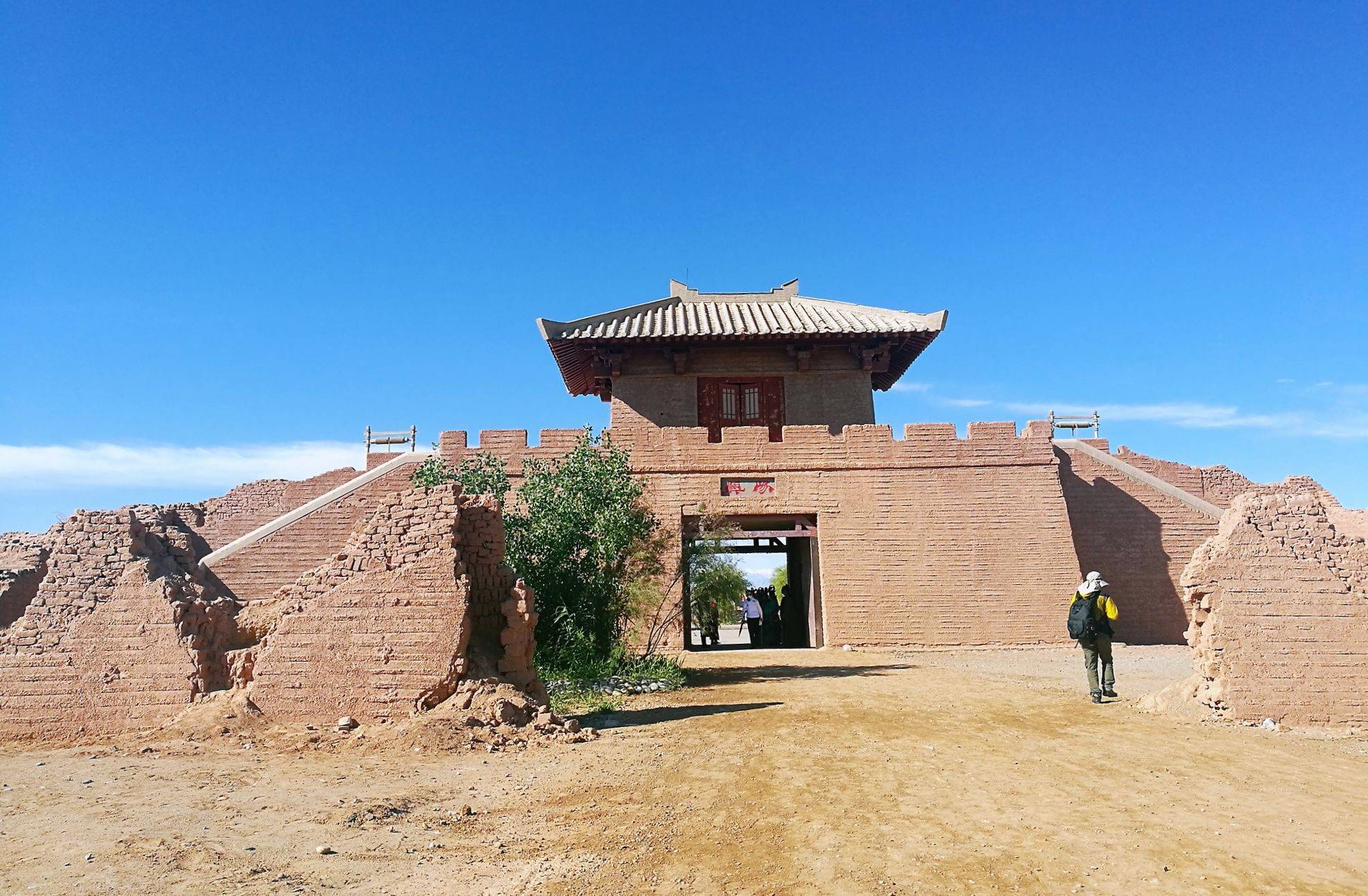 宋朝以后阳关便已荒废,现在的景区更是仅存古阳关遗址,阳关烽燧,阳关