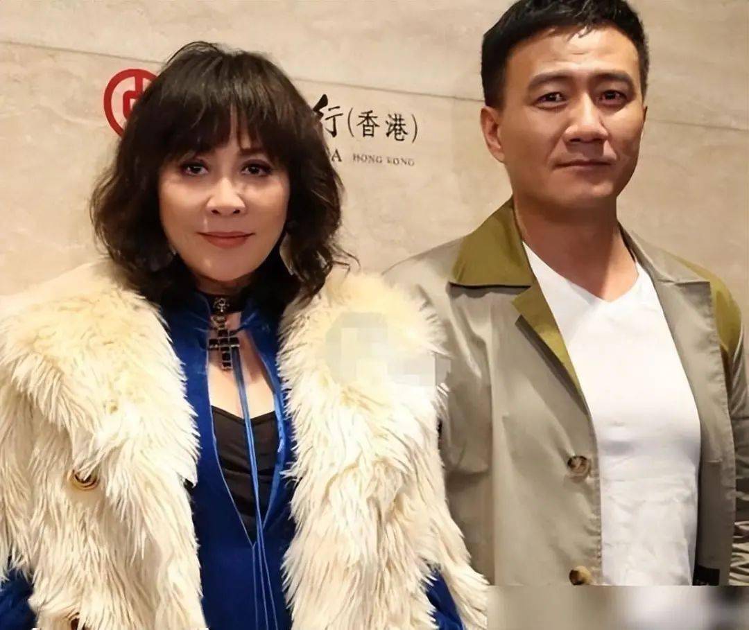 刘嘉玲认胡军儿子为干儿子,送40万金餐具和200平大别墅!