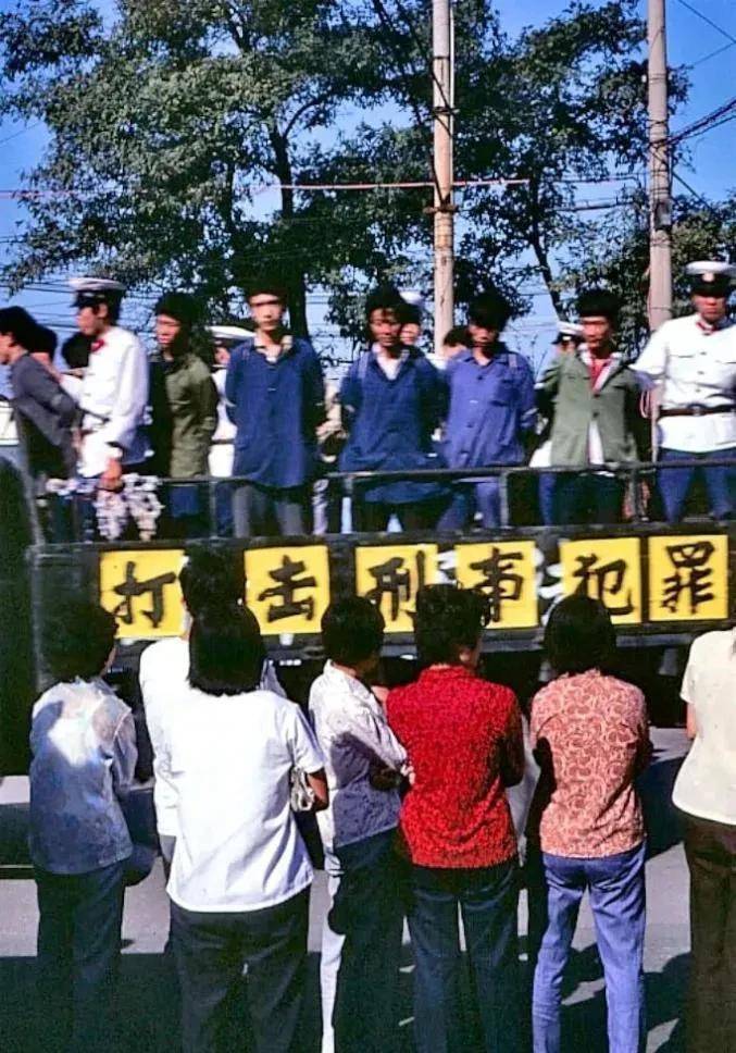 83年严打一举扭转社会不正之风_邓公_流氓团伙_依法制裁