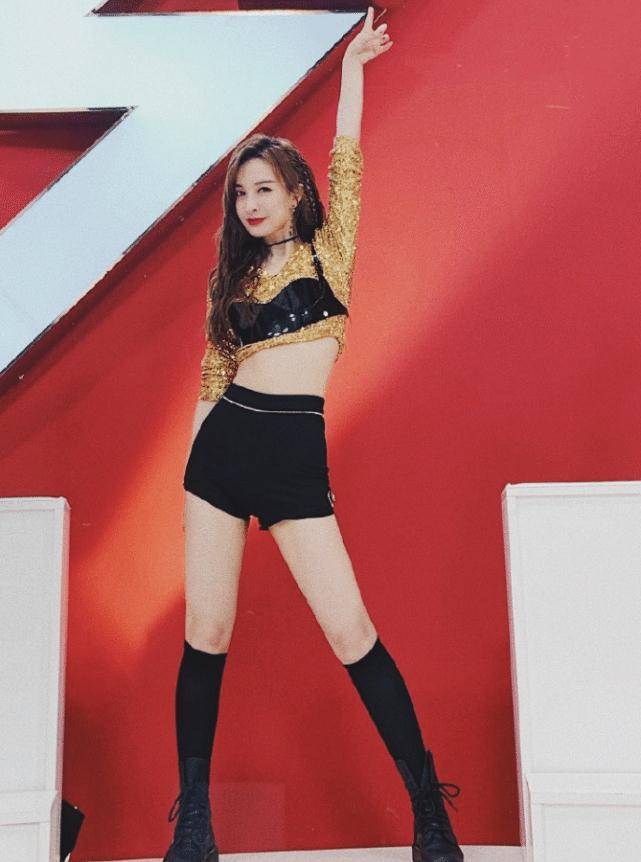 吴昕为证明身材比谢娜好放大招!