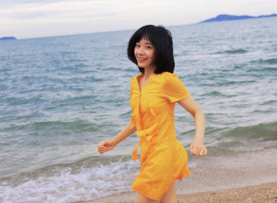 卜冠今身材太娇小,穿最小号裙更显清纯,这样的女孩子太招人喜欢_少女