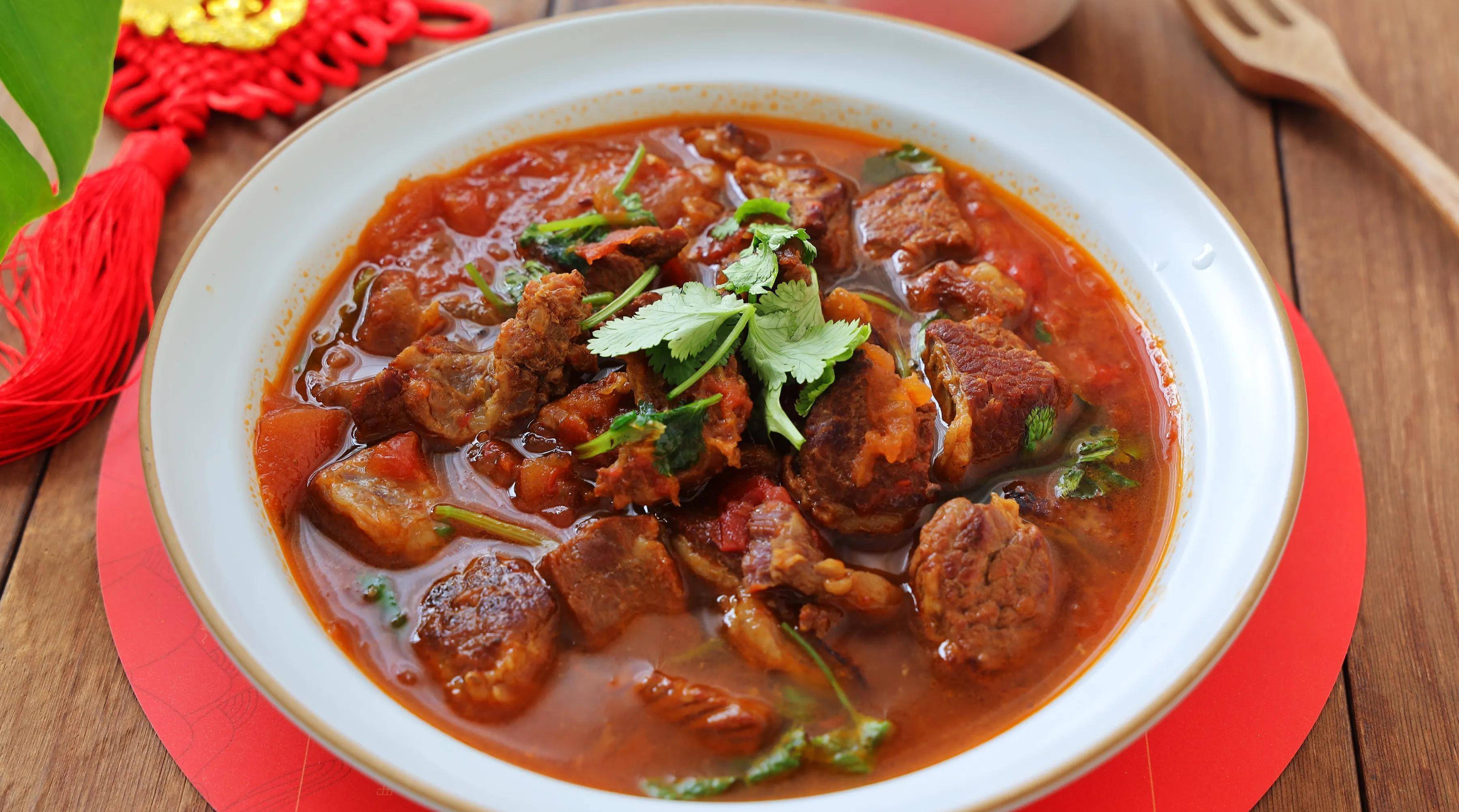 牛年必不可少的炖牛肉,软烂入味,汤汁也光光,新的一年牛气冲天_番茄_