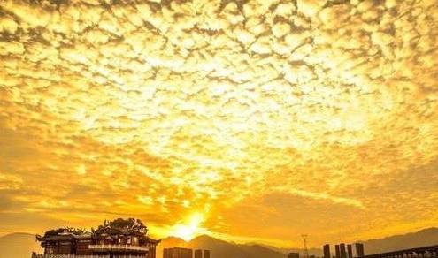 罕见的佛光景象:佛说有缘之人方可见,"吉祥之光"你遇见过吗?