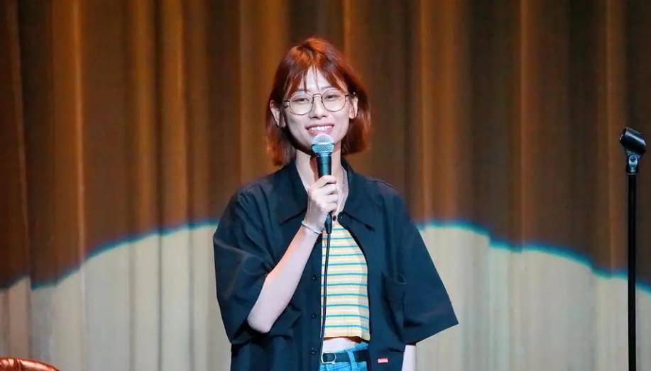 国产脱口秀女演员:要么讽刺男性,要么制造女性焦虑_笑话_性别_话题