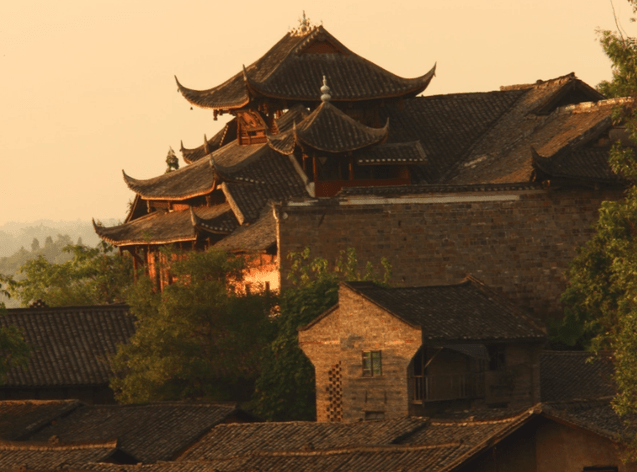 古镇中多数都是传统的川南民居类的建筑风格这些建筑多以明清,民国