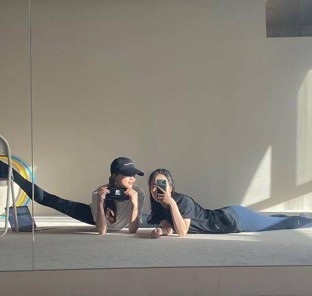 体操精灵孙妍在最新动态:一字马 趴着打游戏,26岁仍单身_宁泽涛_崔钟