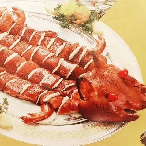 金陵片皮乳猪:手工碳烤,皮脆肉嫩,美食人气王!_烤乳猪_芝加哥_炭火