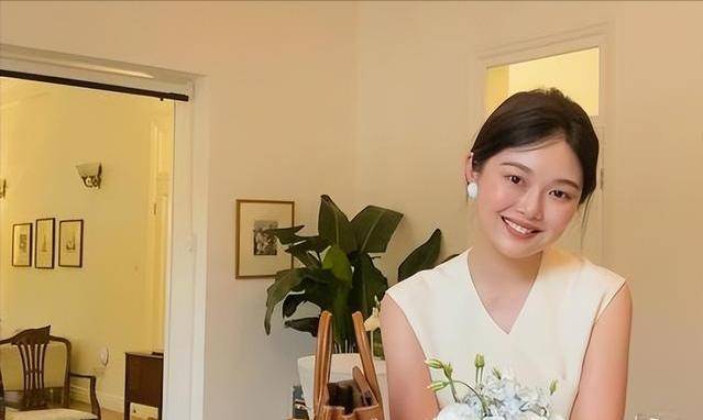 靠多金男友上位,卖68元破布条盲盒,网红万万毁了三观多少?