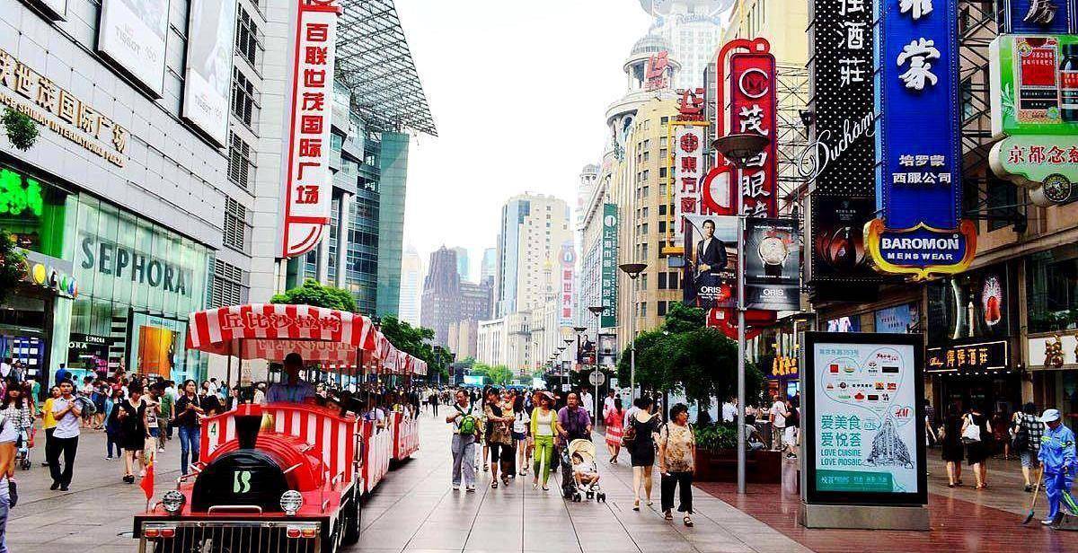 很多游客困惑，上海南京路与南京上海路，它们有什么特别关系吗？
