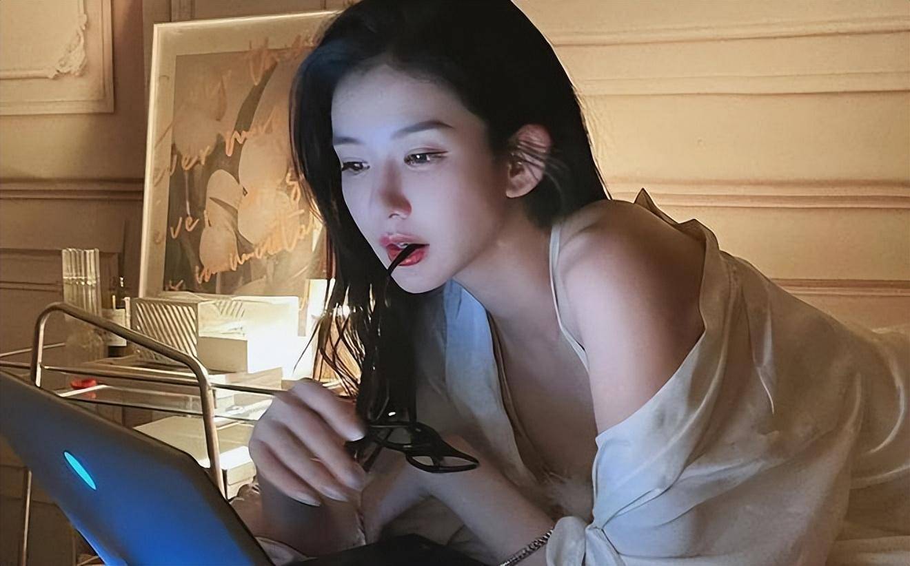 李易峰事件网红湾湾被称男星狙击手,凭什么迷倒李易峰