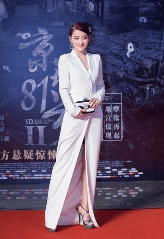 梅婷不是那种惊艳型,但是很奇怪,跟阿娇同框赢了身高胜在气质!