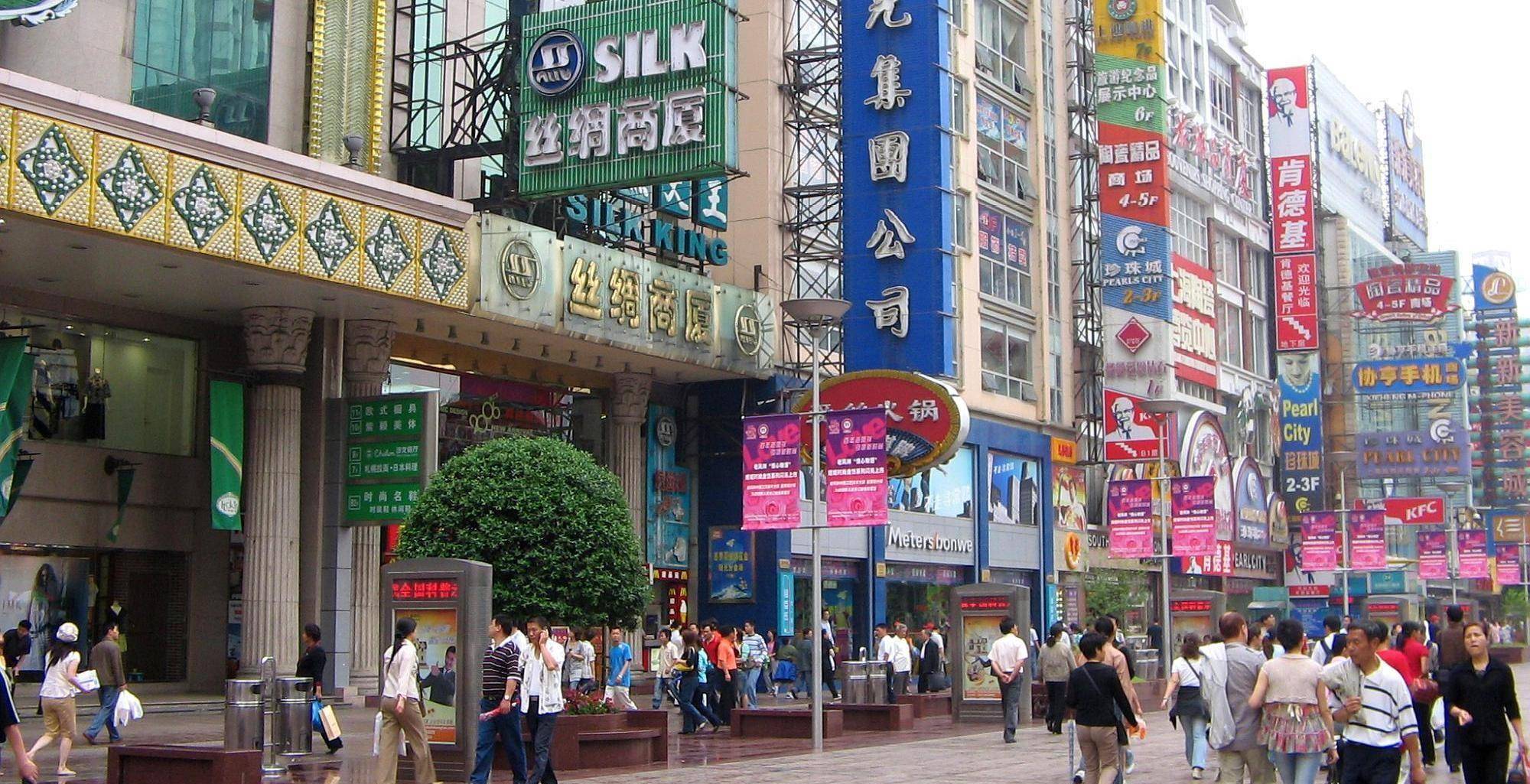 很多游客困惑，上海南京路与南京上海路，它们有什么特别关系吗？