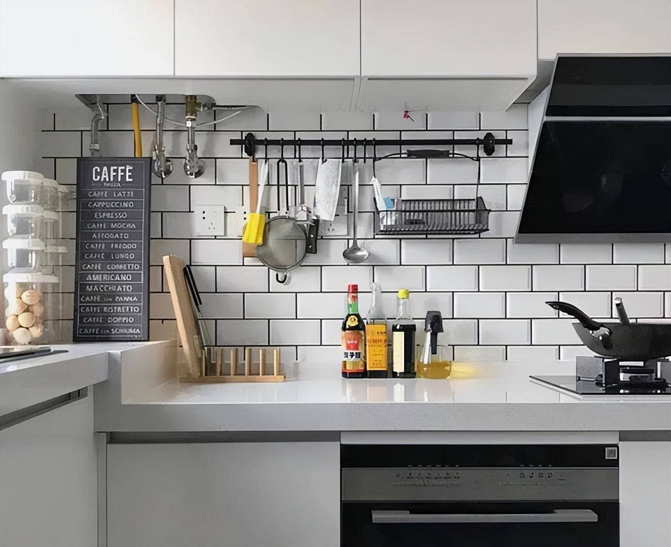 橱柜不仅可以做高低台,还可以再设计一个抽屉,一点也不浪费_人性化