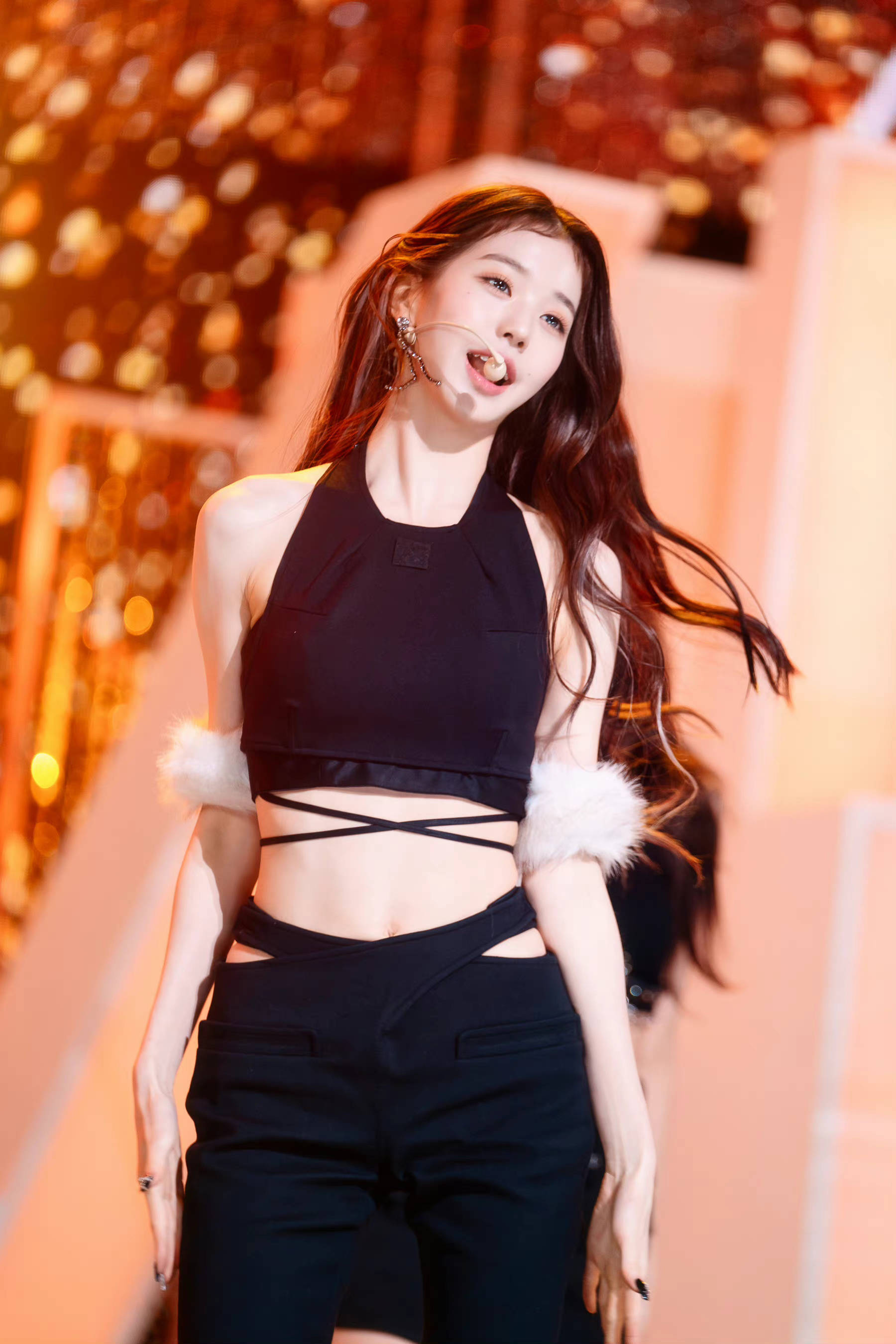 18岁韩国女星,ive张元英瘦得看到肋骨,健康状况令网友担忧_after_身材