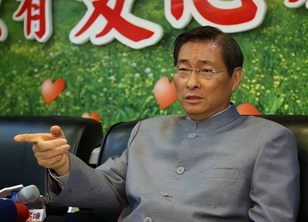 从台湾竹联帮总护法到爱国志士"白狼"张安乐的黑白红三色人生_陈启礼