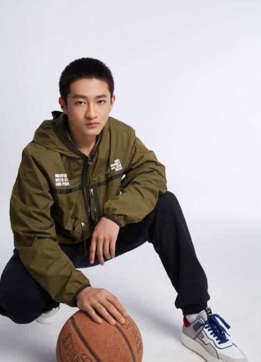 爱新觉罗后裔的3位明星:第1位颜值绝美,第3位让我很意外_史鹏元_身份