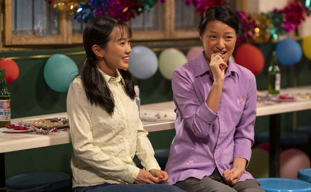 曹和静是保育员中最温柔的一位,虽然不争不抢,但对待托儿所的孩子也