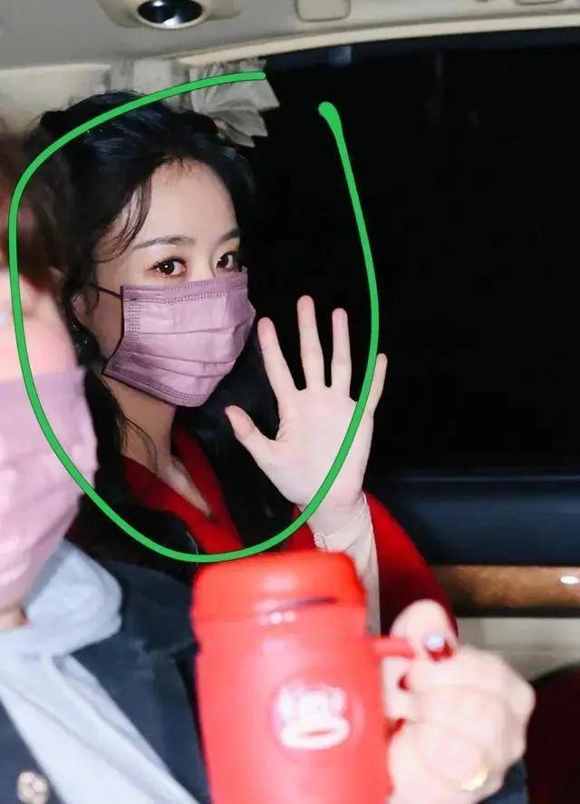 赵丽颖彩排舞台涂"红指甲",穿一身红好搭配_红色_衣服_时候